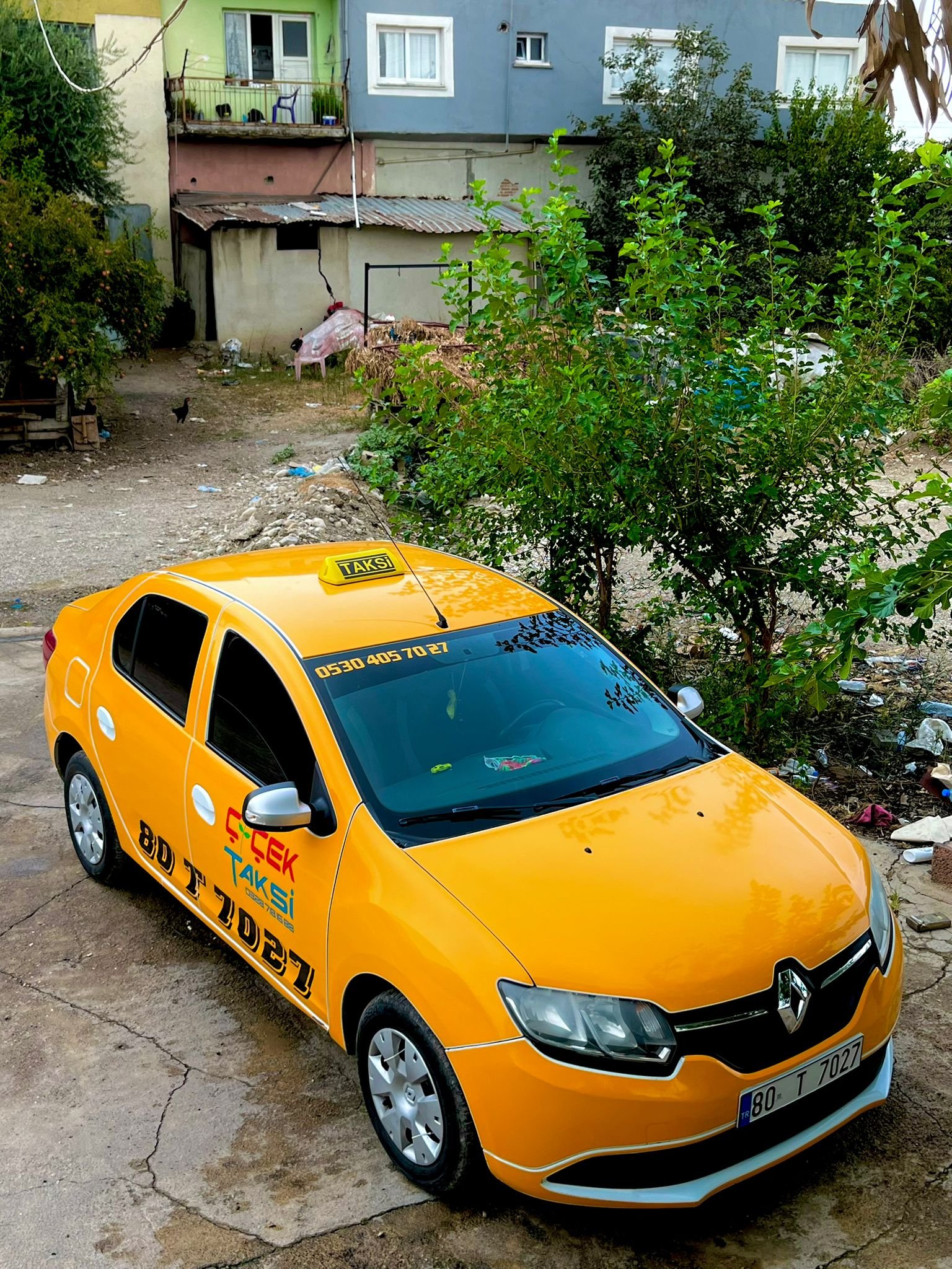 Kadirli taksi hizmetinde kullanılan sarı araç